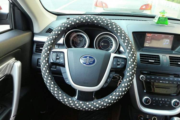 Used Bestune X80 2013 2.0L manual luxury version