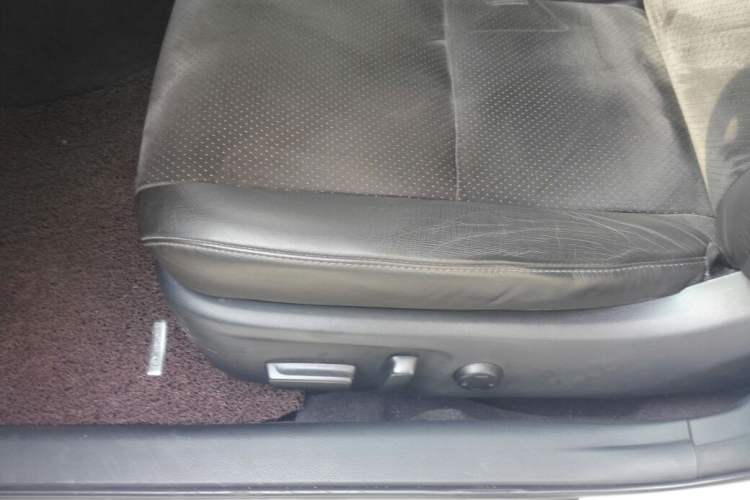 Used Toyota Reiz 2013 2.5V Shangrui Edition Left Front Seat