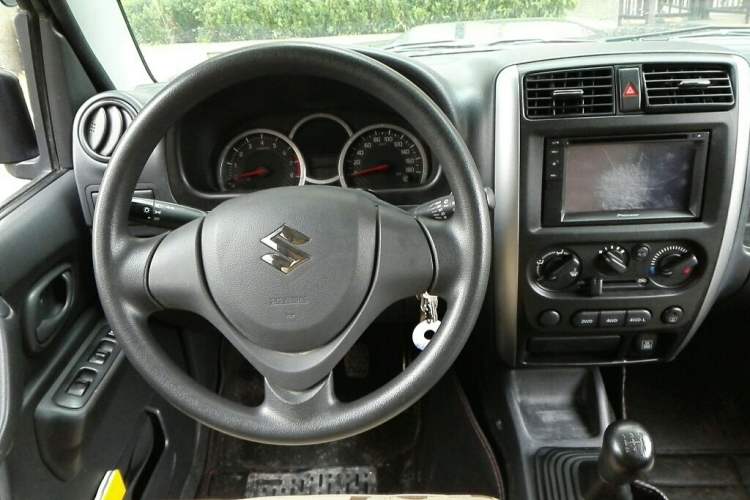 Used Suzuki Jimny 2015 1.3 MT JLX Navigation Edition
