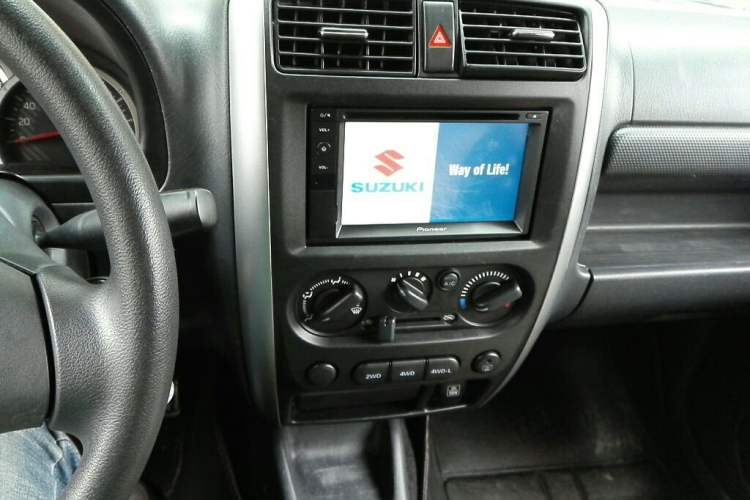 Used Suzuki Jimny 2015 1.3 MT JLX Navigation Edition
