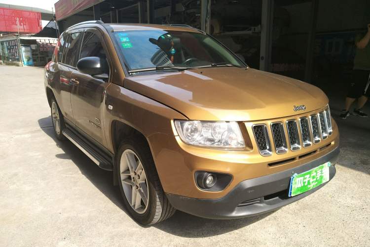 Used Jeep Compass 2011 2.4L 4WD 70th Anniversary Limited Edition Front Right 45 Deg