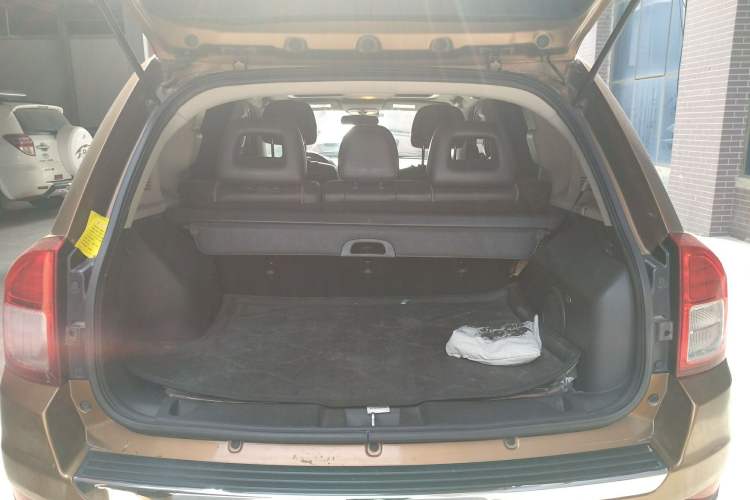 Used Jeep Compass 2011 2.4L 4WD 70th Anniversary Limited Edition Trunk