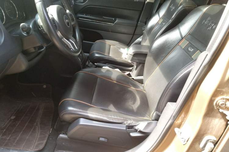 Used Jeep Compass 2011 2.4L 4WD 70th Anniversary Limited Edition Left Front Seat