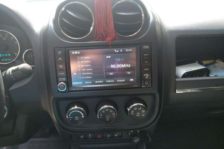 Used Jeep Compass 2011 2.4L 4WD 70th Anniversary Limited Edition Audio And AC Panel