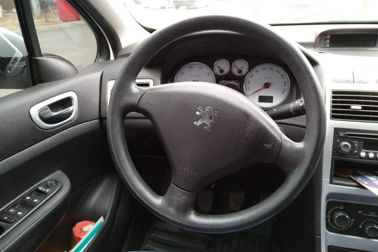 Used Peugeot 307 2013 Hatchback 1.6L Manual Comfort Edition
