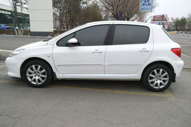 Used Peugeot 307 2013 Hatchback 1.6L Manual Comfort Edition
