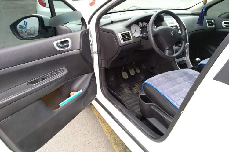 Used Peugeot 307 2013 Hatchback 1.6L Manual Comfort Edition
