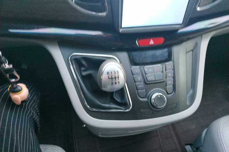 Used JAC Refine M5 2016 2.0T Gasoline Manual Business Edition
