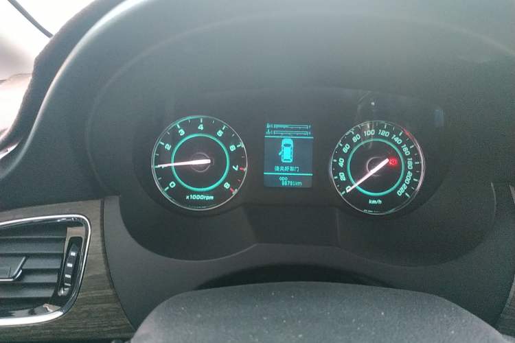 Used JAC Refine M5 2016 2.0T Gasoline Manual Business Edition
