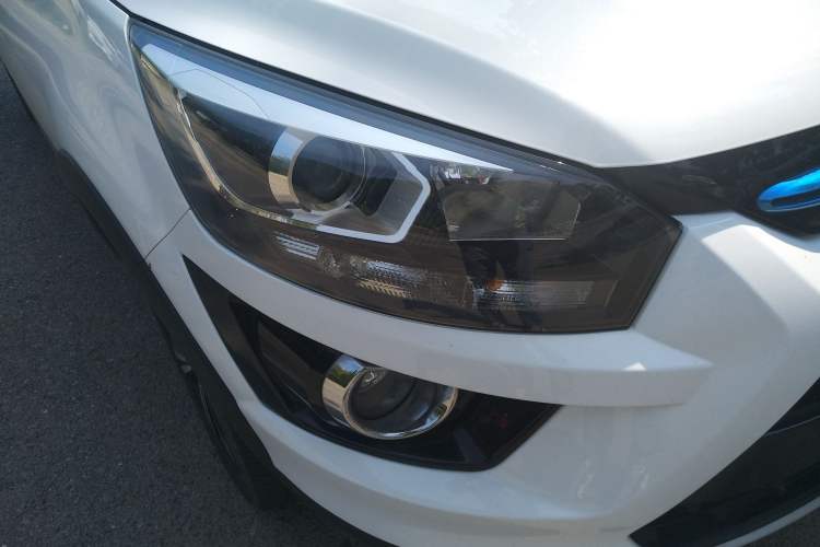 Used BAIC New Energy EX 2016 EX200 Cool Edition Right Front Headlight