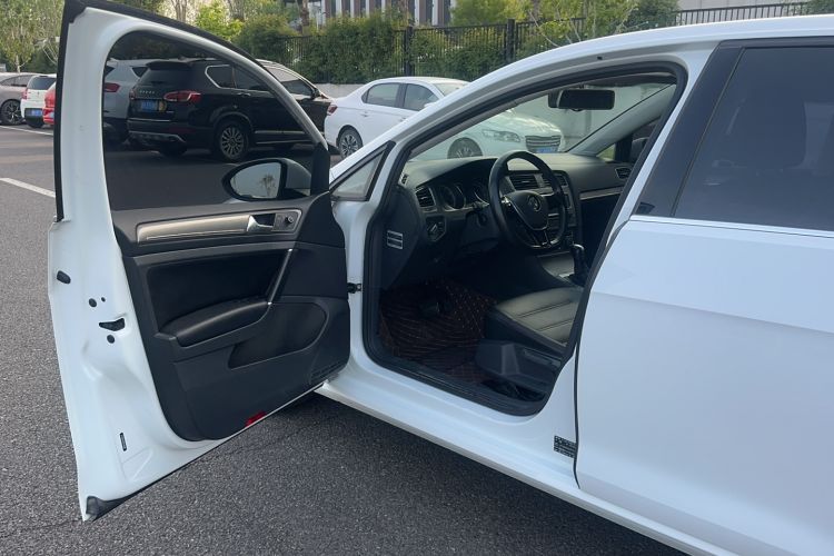 Used Volkswagen Golf 2016 1.6L Automatic Comfort Model Left Rear Seat