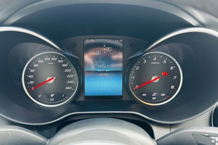 Used Mercedes-Benz C-Class 2019 C 180 L Fashion Edition Sport Version Odometer Close Up