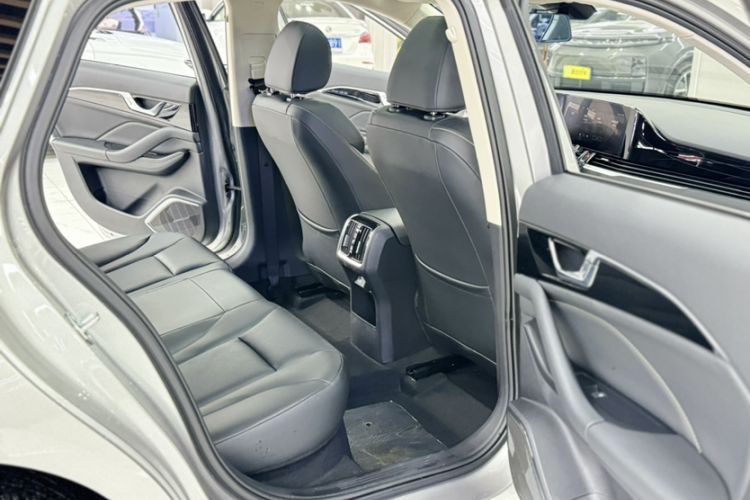 Used Bestune B70 2023 Third Generation 1.5T Automatic Enjoyment Version 70th Anniversary Edition
