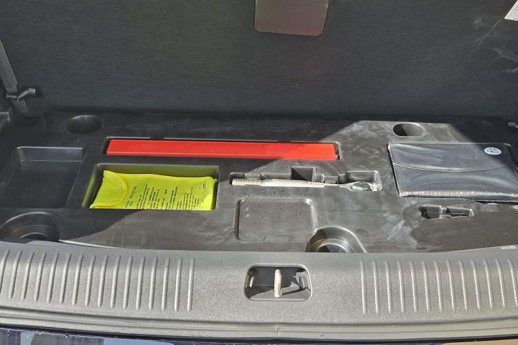 Used Hongqi HS7 PHEV 2024 2.0T PHEV Four-Wheel Drive Flagship Edition 6 Seats
