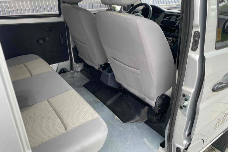 Used Jinbei Hiace X30 2023 1.5L Super-Comfortable Passenger Van 5/6/7-Seater Non-Air-Conditioned Version Model SWC15M