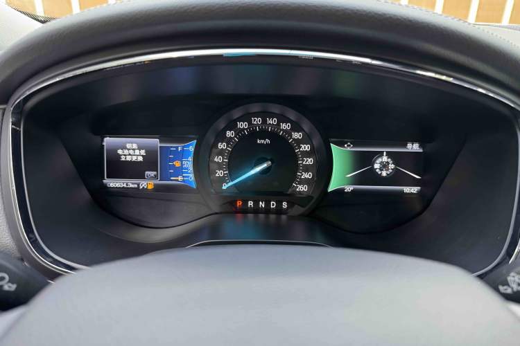 Used Ford Taurus 2017 EcoBoost 245 Fashion Edition Odometer Close Up