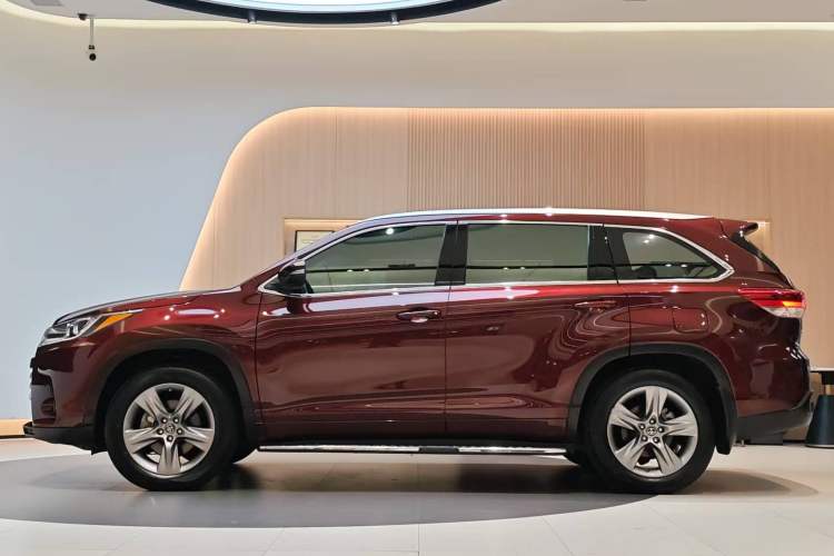 Used Toyota Highlander 2018 2.0T Two-Wheel-Drive Luxury Edition 7 Seats Emission Standard China V
