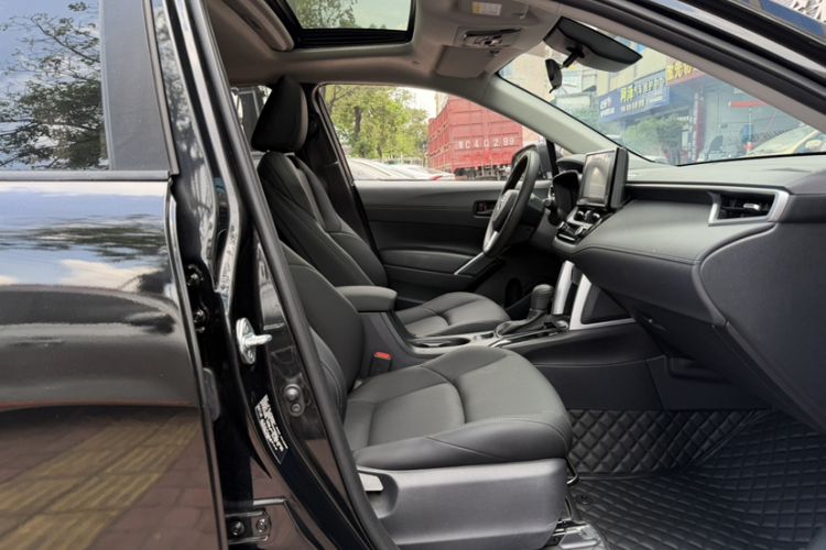 Used Toyota FRONTLANDER 2022 2.0L CVT Leading Edition Right Front Seat