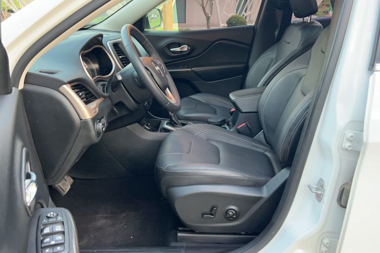 Used Jeep Cherokee 2016 2.0L Superior Edition