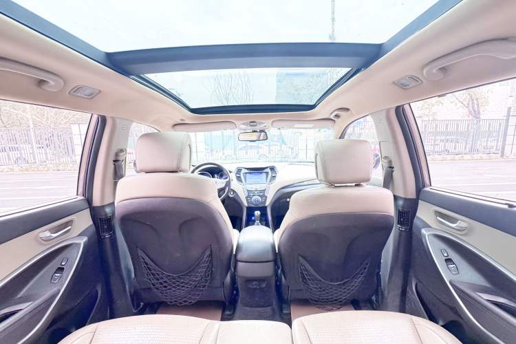 Used Hyundai Santa Fe 2013 Revised Version 2.4L Automatic All-Wheel Drive Luxury Trim
