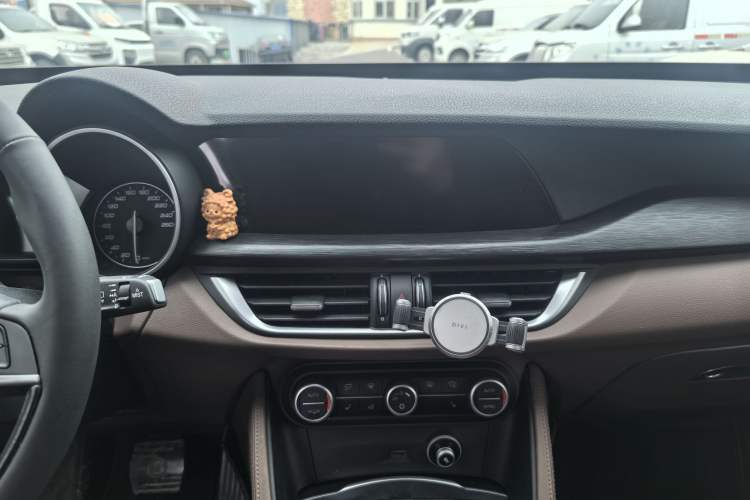 Used Alfa Romeo Stelvio 2017 2.0T 200HP Luxury Edition
