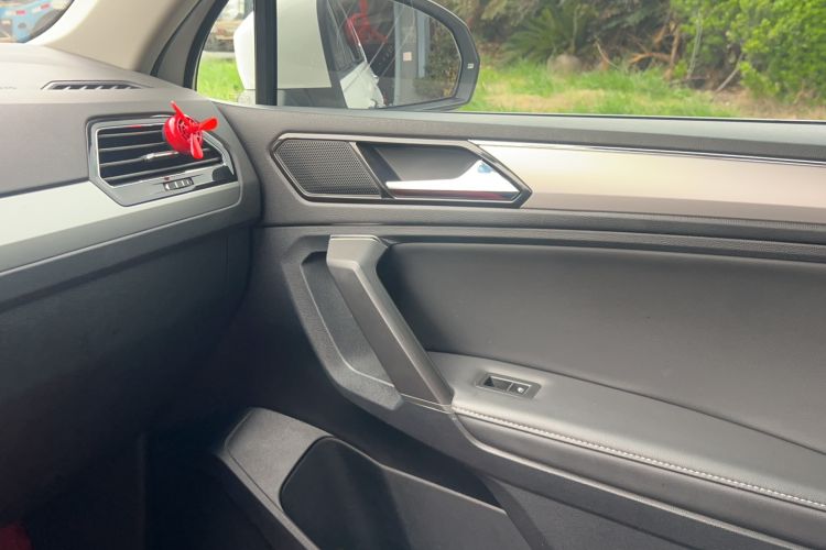 Used Volkswagen Tiguan L 2019 330TSI Automatic Two-Wheel Drive Smart Luxury Version China V Emission Standard