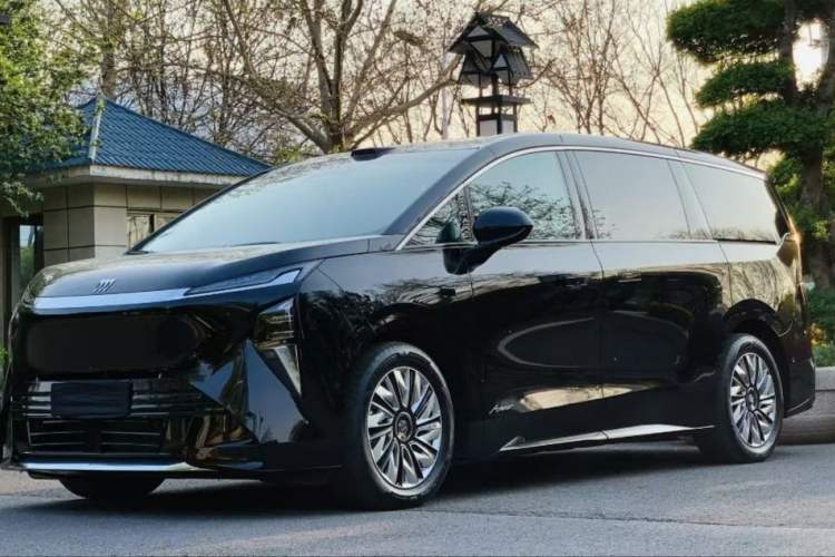 Used Buick Envision Family 2026 Luxury Edition Front Left 45 Deg