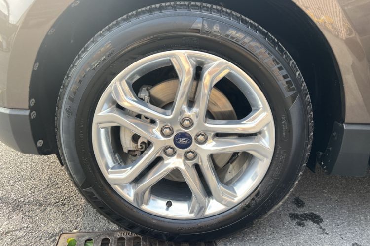 Used Ford Edge 2015 2.0T GTDi Two-Wheel-Drive High-Line Version