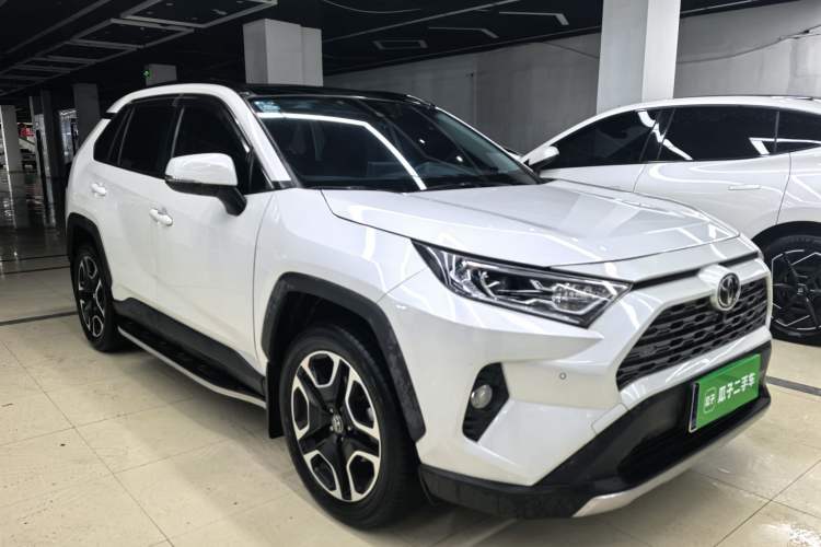 Used Toyota RAV4 2021 2.0L CVT Four-Wheel Drive Premium Edition Exterior 1