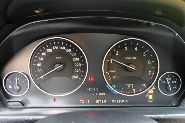 Used BMW 3 Series 2019 320Li Fashion Model Odometer Close Up