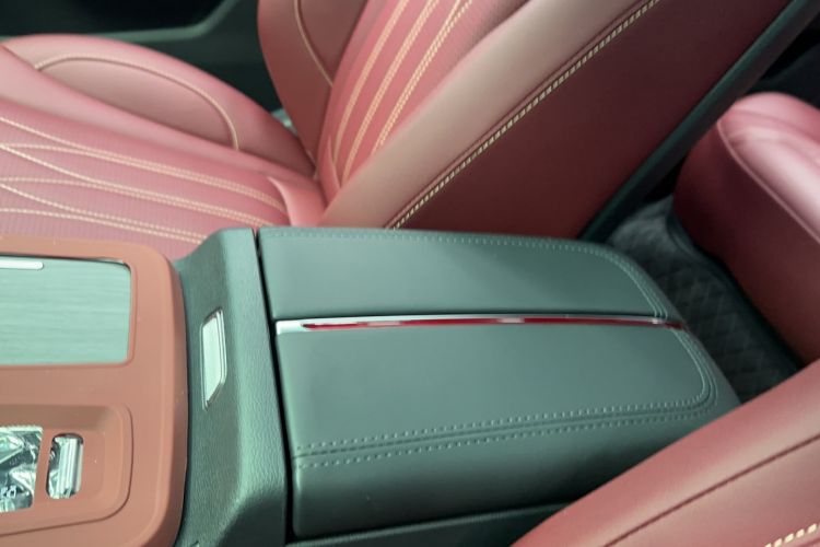 Used Hongqi HS5 2026 Model 2.0T Two-Wheel Drive Qi Xiang Pro Edition