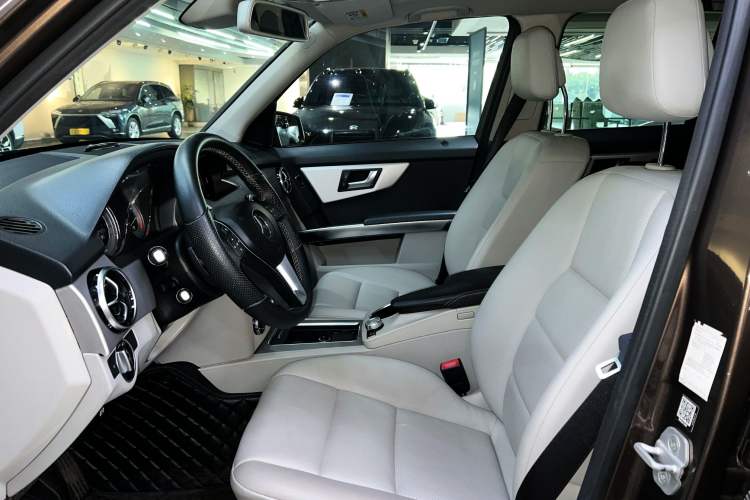 Used Mercedes-Benz GLK-Class 2013 Facelift GLK 300 4MATIC Fashion Edition Interior 2