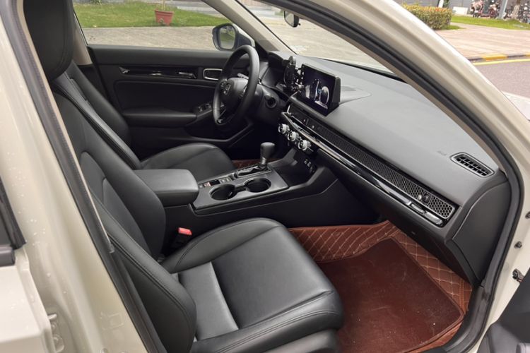 Used Honda Civic 2022 240TURBO CVT Dynamic Edition Right Front Seat