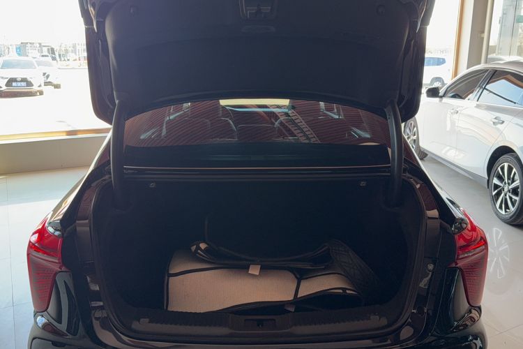 Used Hongqi H5 2023 2.0T Automatic Smart Connect Flagship Edition
