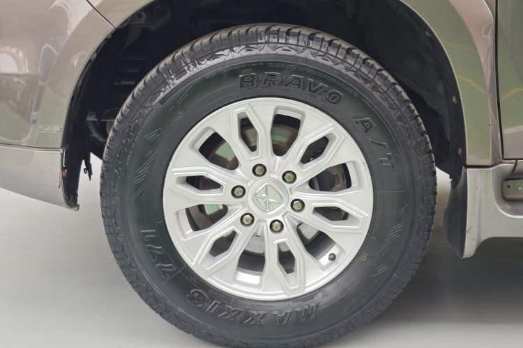 Used JMC Yusheng S350 2013 2.4T Automatic 2WD Diesel Ultra-Luxury 7-Seater