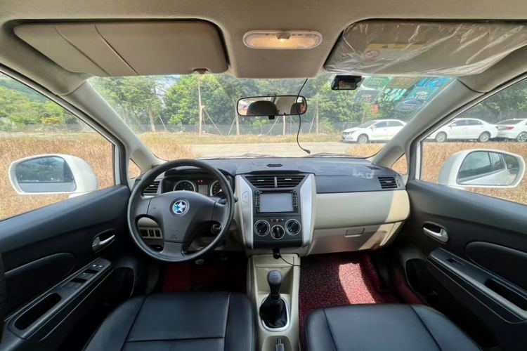 Used Venucia R50 2014 1.6L Manual Splendid Edition
