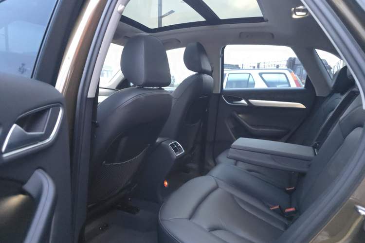 Used Audi Q3 2015 30 TFSI Comfort Model Interior 2