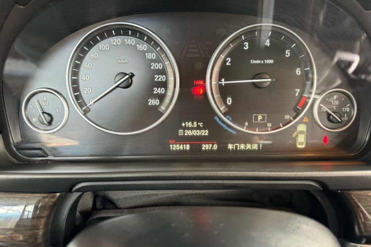 Used BMW 5 Series 2014 525Li Luxury Design Package Odometer Close Up