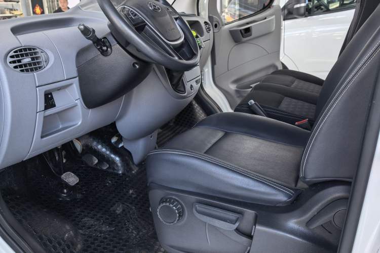 Used SAIC MAXUS Xintu V80 2021 2.0T Manual Classic Aoyuntong Long Wheelbase Mid-Roof 6/7/8/9-Seater