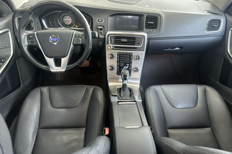 Used Volvo S60 2015 S60L 2.0T Zhiyuan Edition
