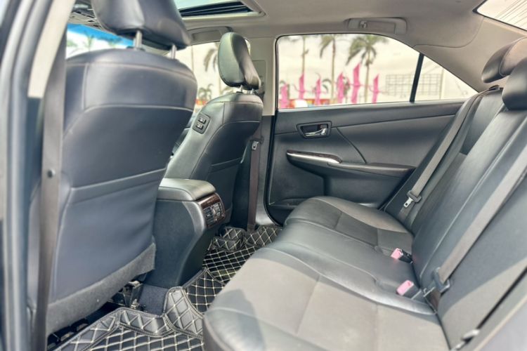 Used Toyota Camry 2016 2.0G 10th Anniversary Leading Edition Interior 3