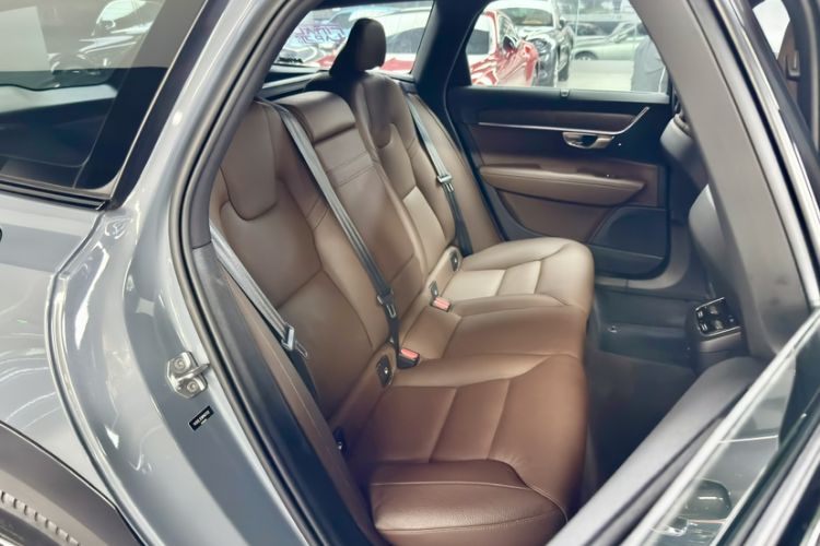 Used Volvo V90 2022 Cross Country B5 AWD Smart Range Edition
