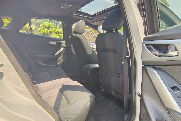 Used Mazda CX-4 2018 2.0L Automatic Two-Wheel Drive Blue Sky Dynamic Version China V Standard Interior 5