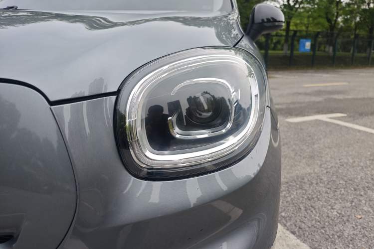 Used Leapmotor T03 2021 400 Lite Edition - Lithium-Ion Battery Left Front Headlight