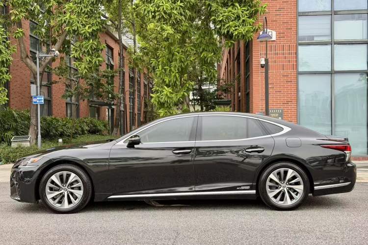 Used Lexus LS 2020 500h Excellence Edition China VI standard
