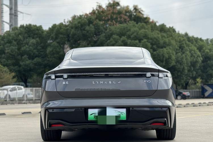 Used Lynk & Co Z10 2025 71 kWh 602 km Range Rear-Wheel Drive Pro
