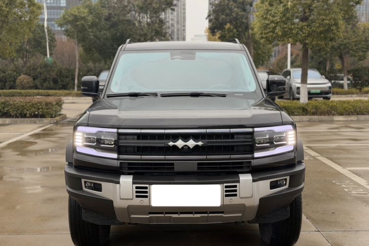 Used Formula Leopard Leopard 5 2023 Navigator Edition
