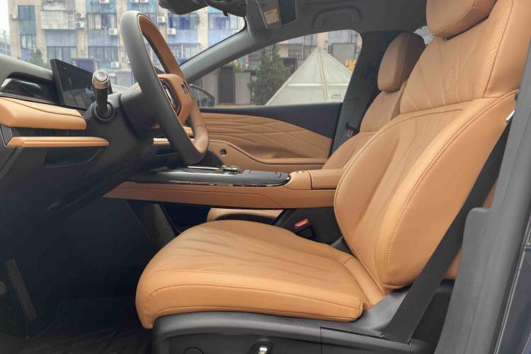 Used Geely Galaxy Galaxy 8 2025 130km EM-i Prestige Edition
