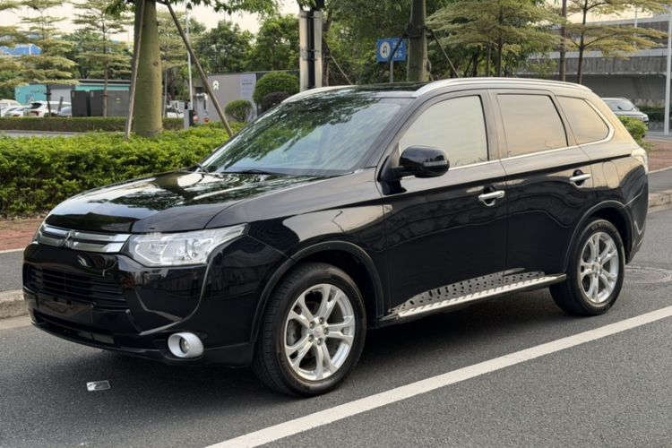 Used Mitsubishi Outlander 2014 2.4L 4x4 Deluxe Value Edition 5 Seats