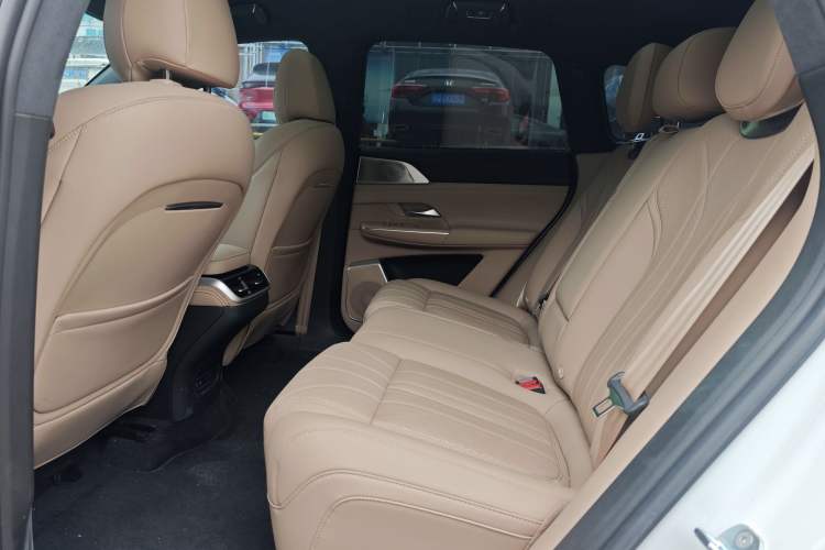 Used XPeng G9 2025 625 Long-Range Max Interior 5